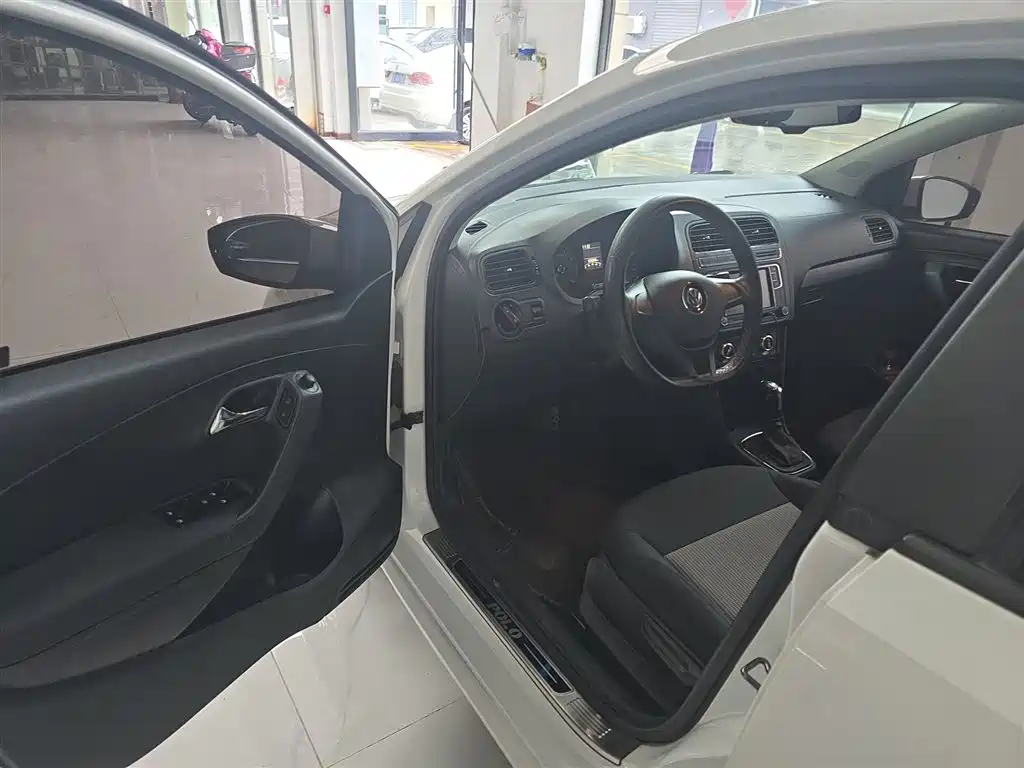 Volkswagen Polo 2018 1.5L Auto Safe Drive фото 16