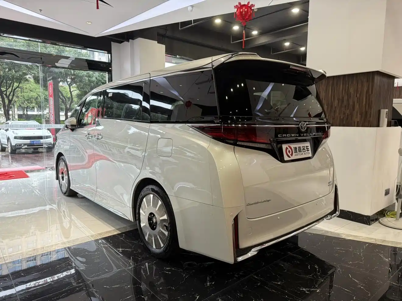 Toyota Vellfire 2024 Crown Hybrid 2.5L Executive Premium Edition фото 3