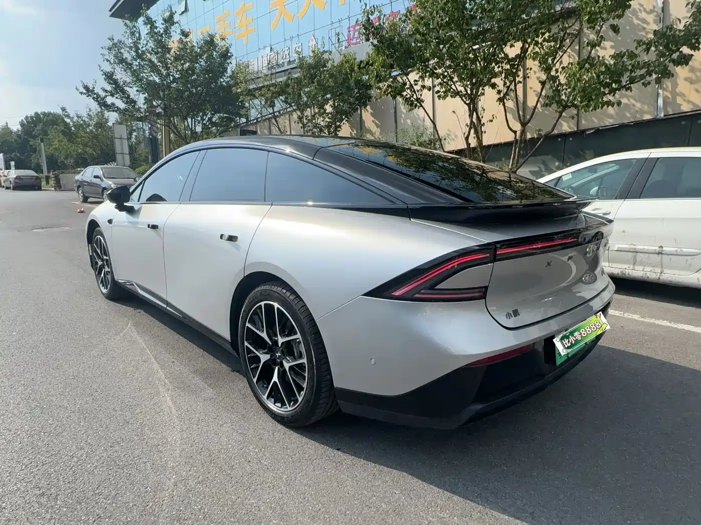 Фото 10 - XPeng P7+