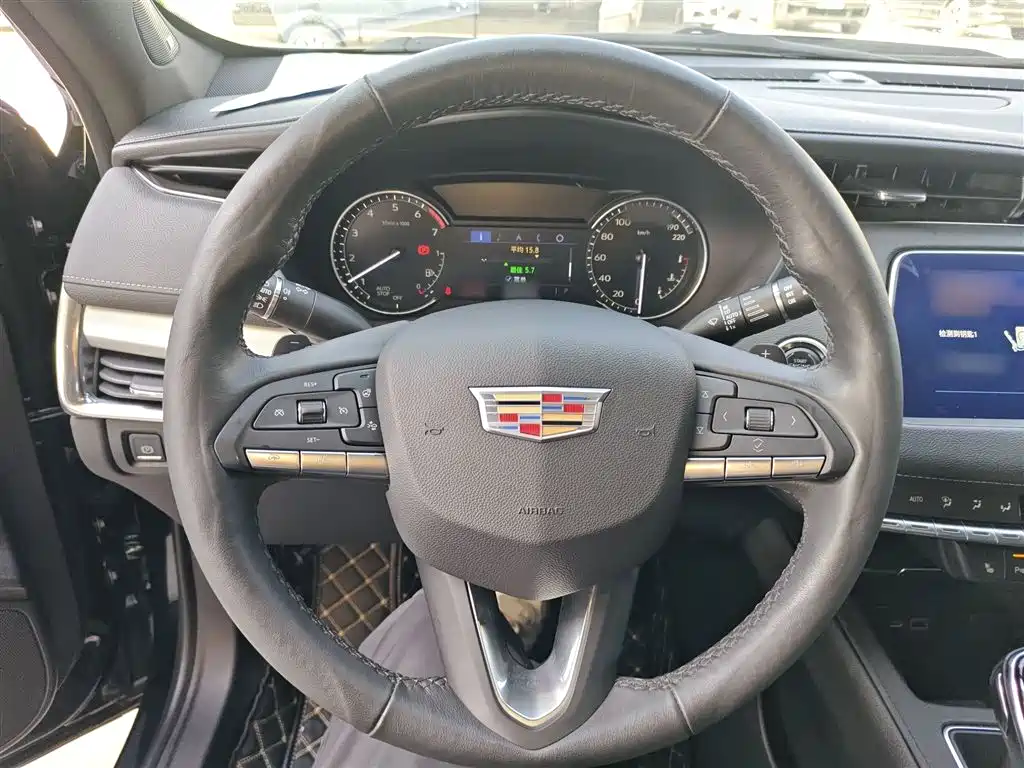 CADILLAC XT4