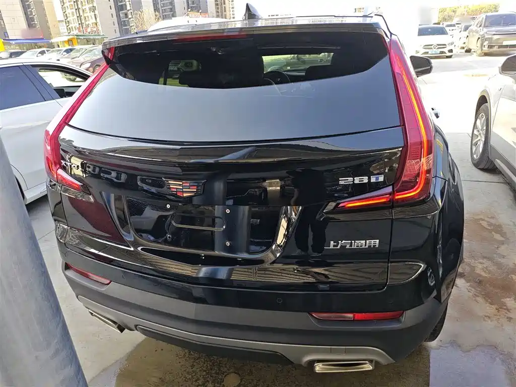 CADILLAC XT4