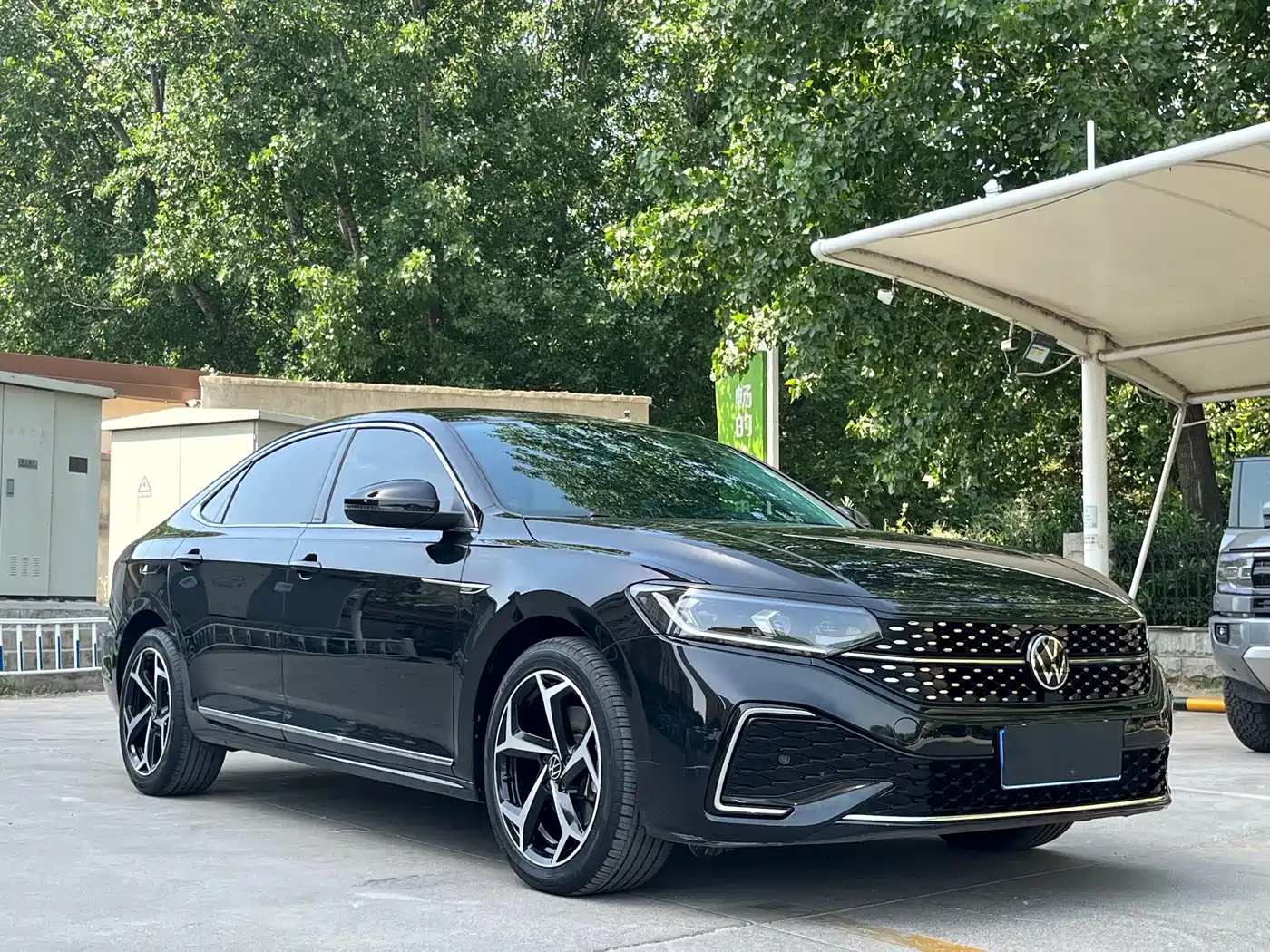 Volkswagen Passat 2023 330TSI Starlight Elite Edition фото 3