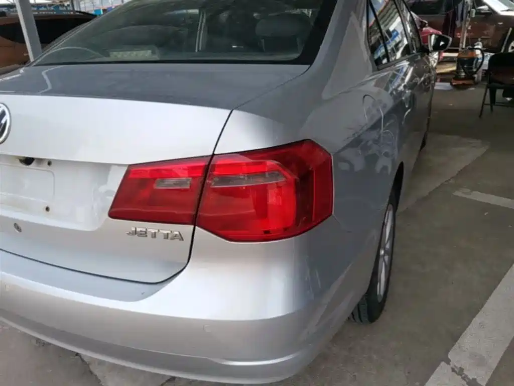 Volkswagen Jetta 2015 1.6L Auto Comfort фото 8