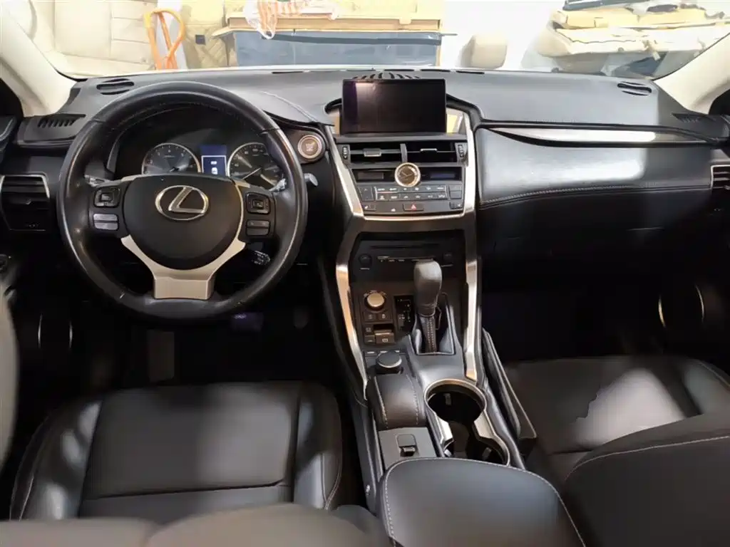 Lexus NX 2016 200 AWD F Sport фото 10
