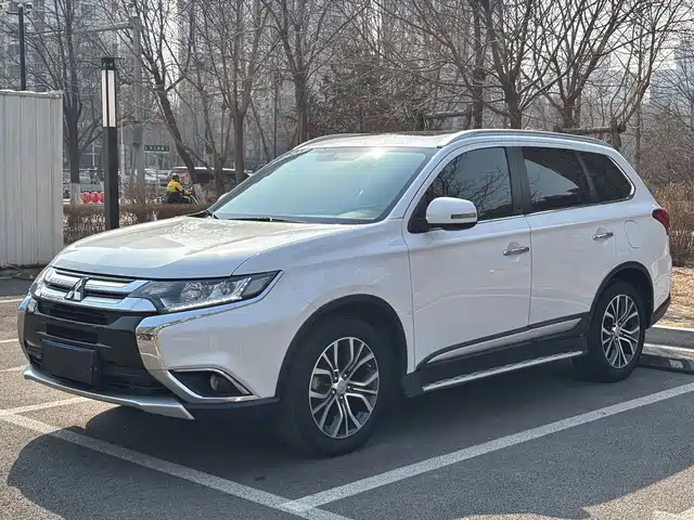MITSUBISHI OUTLANDER