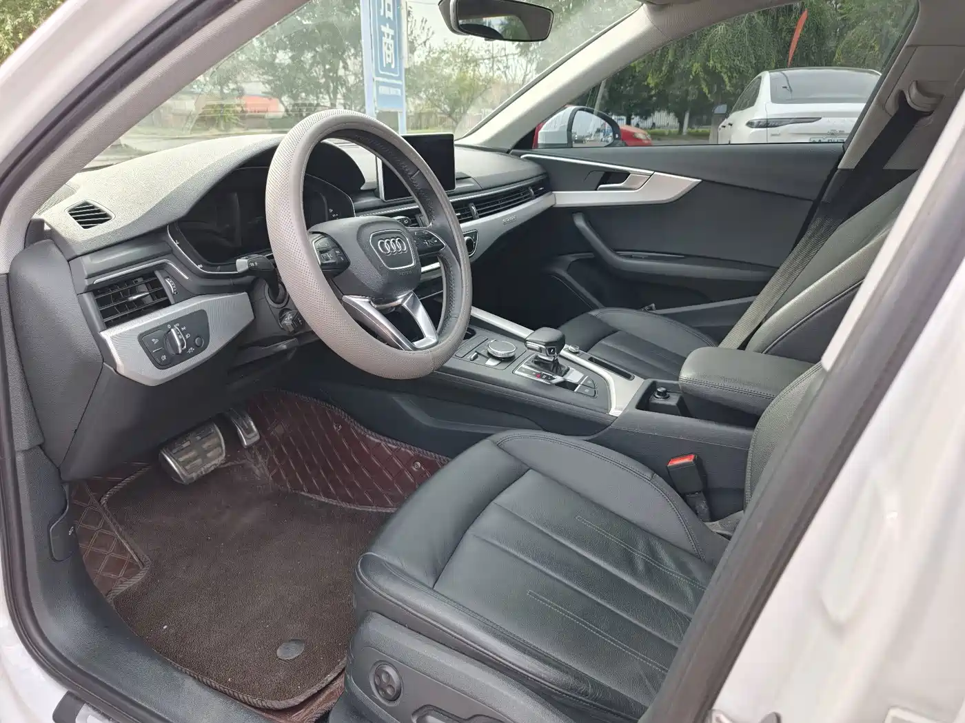 Photo 4 - Audi A4 (Import)