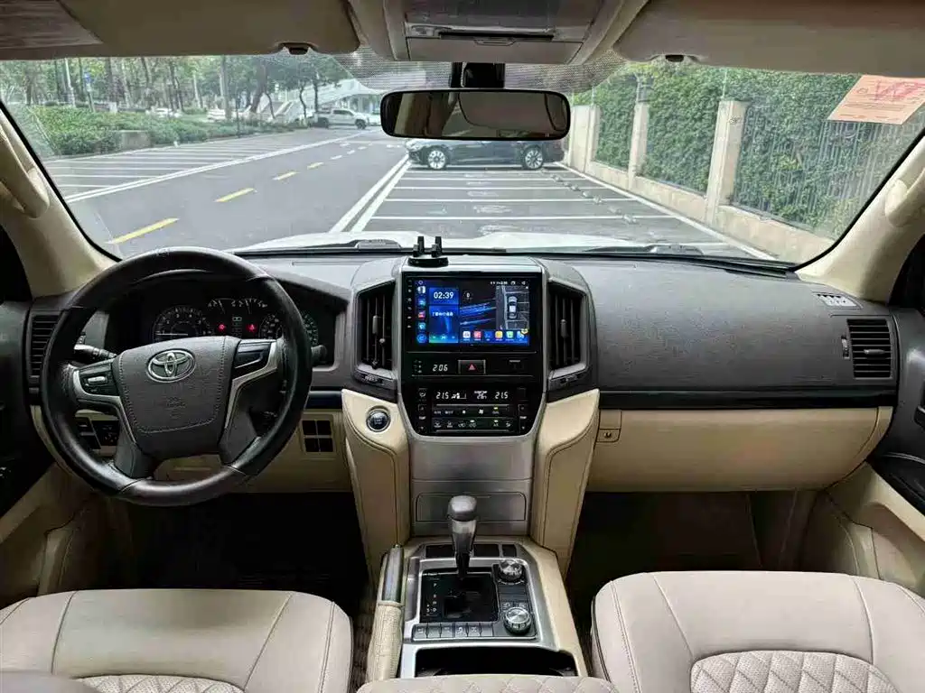 Toyota Land Cruiser (Import) 2015 4.0L V6 Middle East Low Configuration Edition фото 7