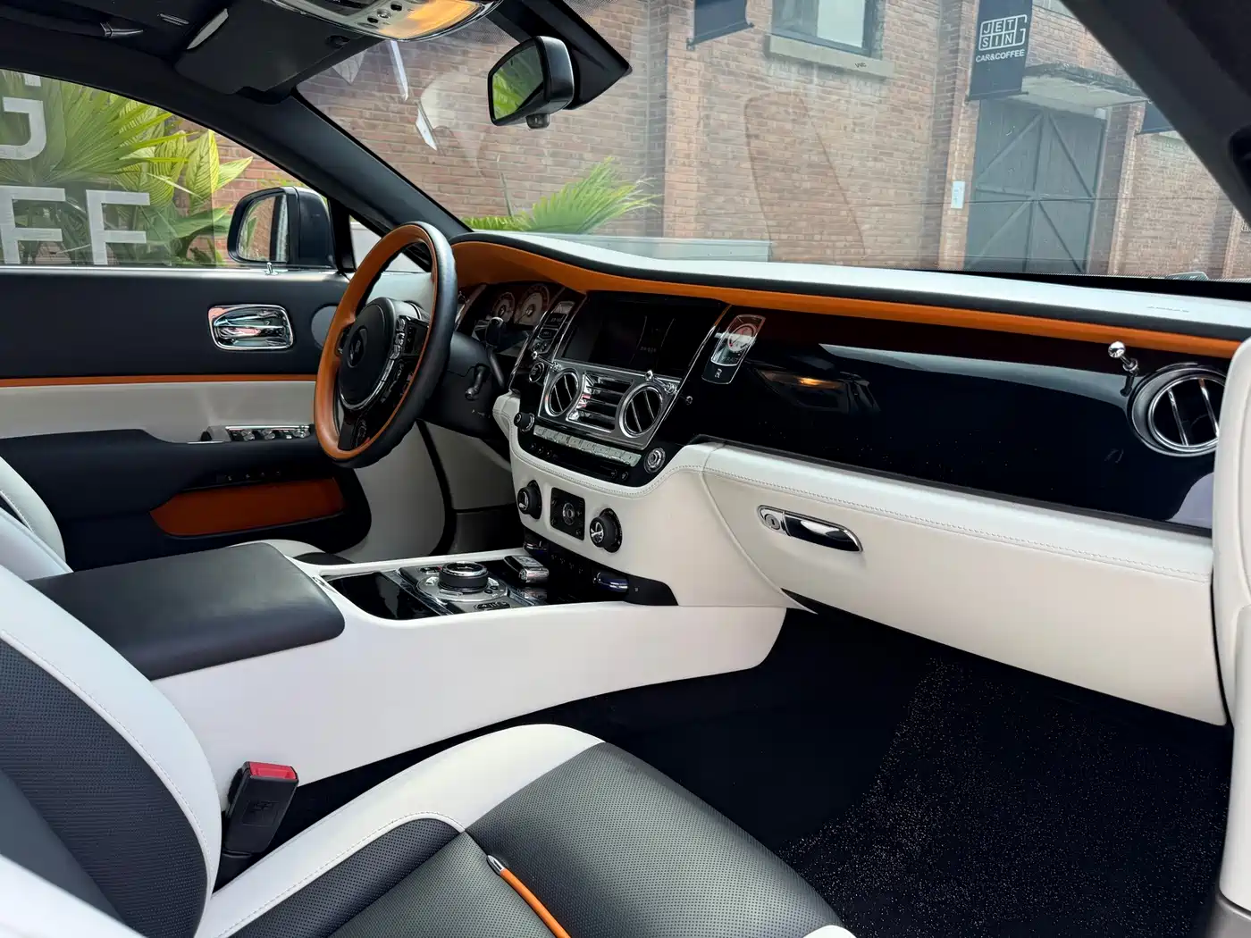 Фото 9 - Rolls-Royce Wraith