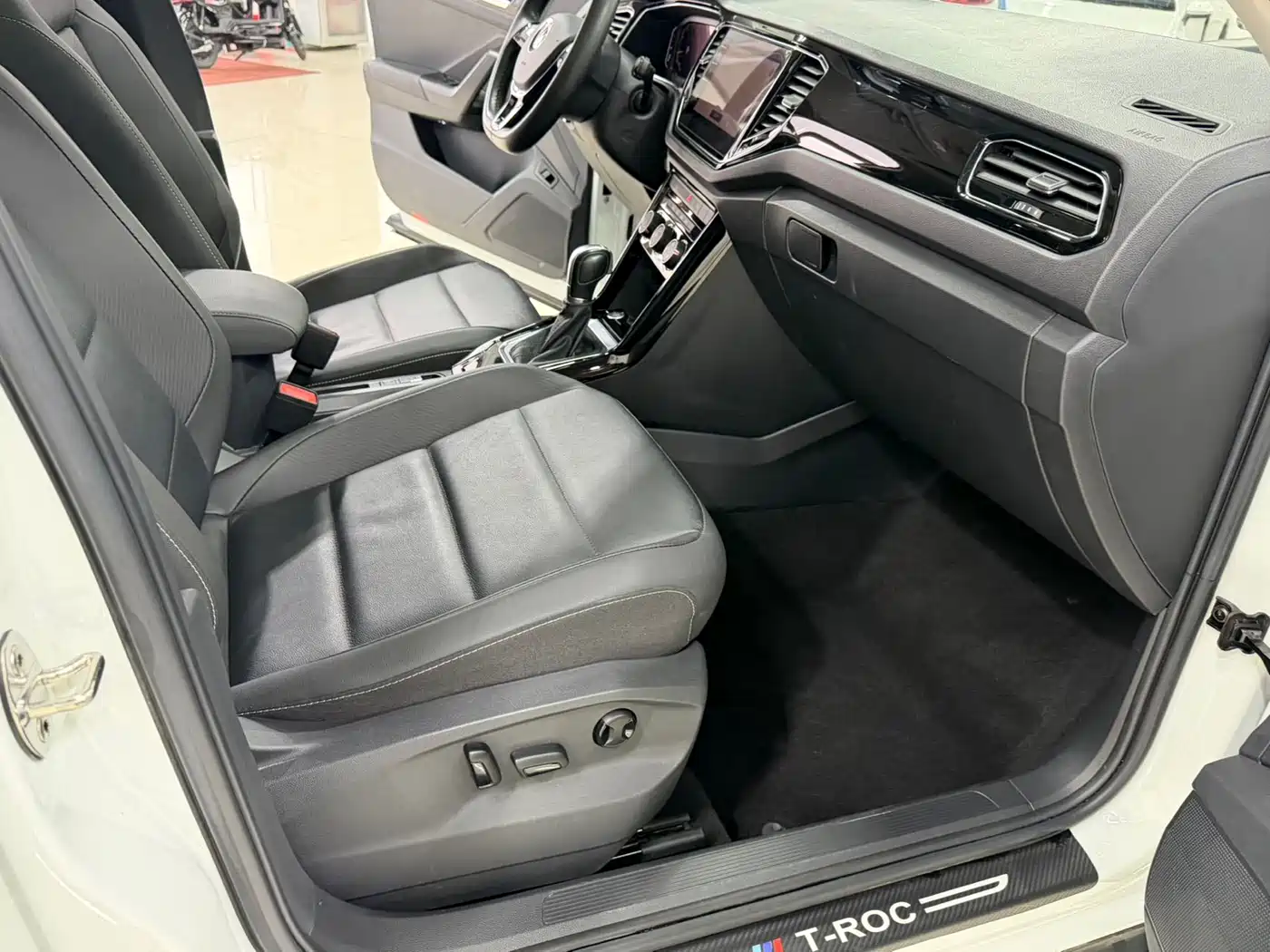 Volkswagen T-ROC 2022 280TSI DSG 2WD Comfort PLUS фото 24