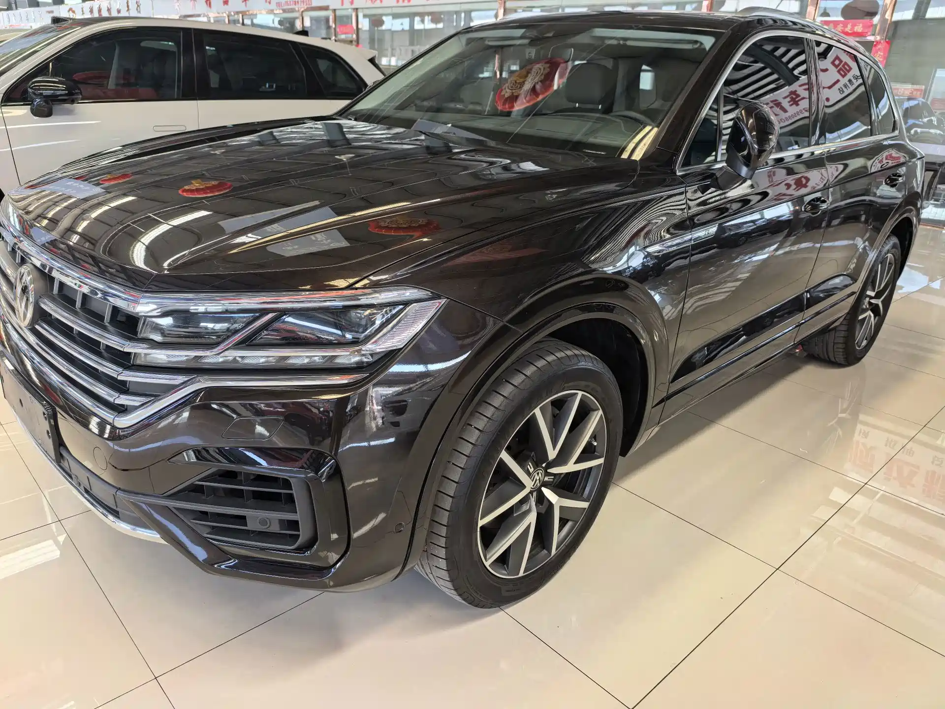 Фото 2 - Volkswagen Touareg