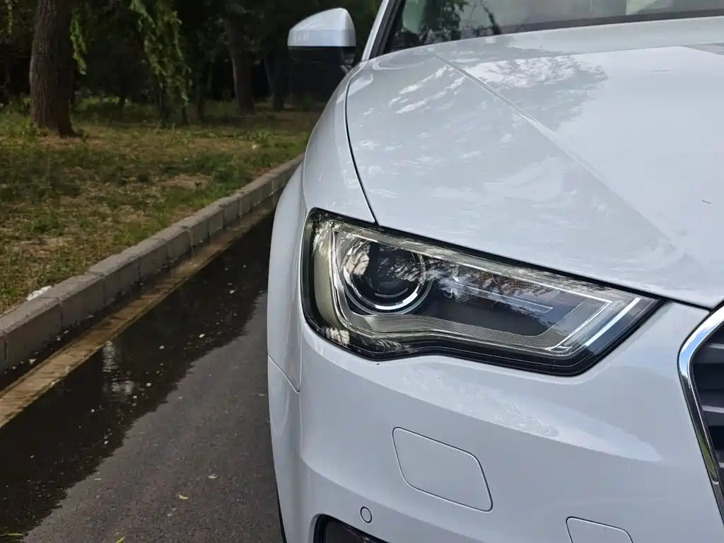 Audi A3 2014 Sportback 35 TFSI Automatic Comfort фото 8