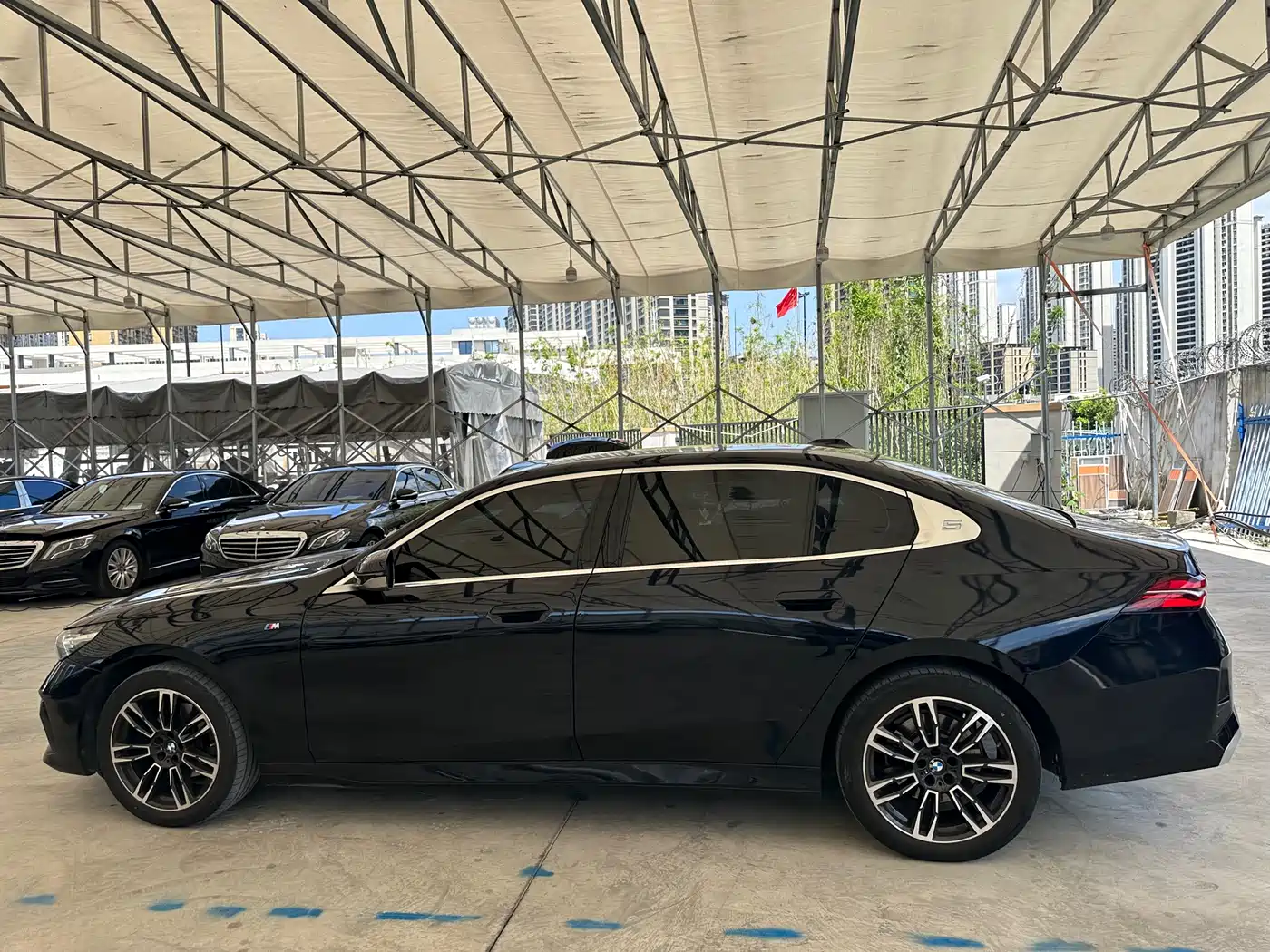 BMW 5 Series 2024 525Li M Sport Package фото 10
