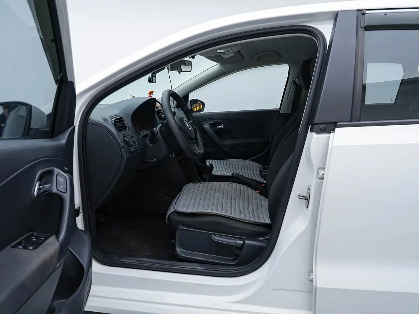 Volkswagen Polo 2016 1.4L Manual Trend фото 14