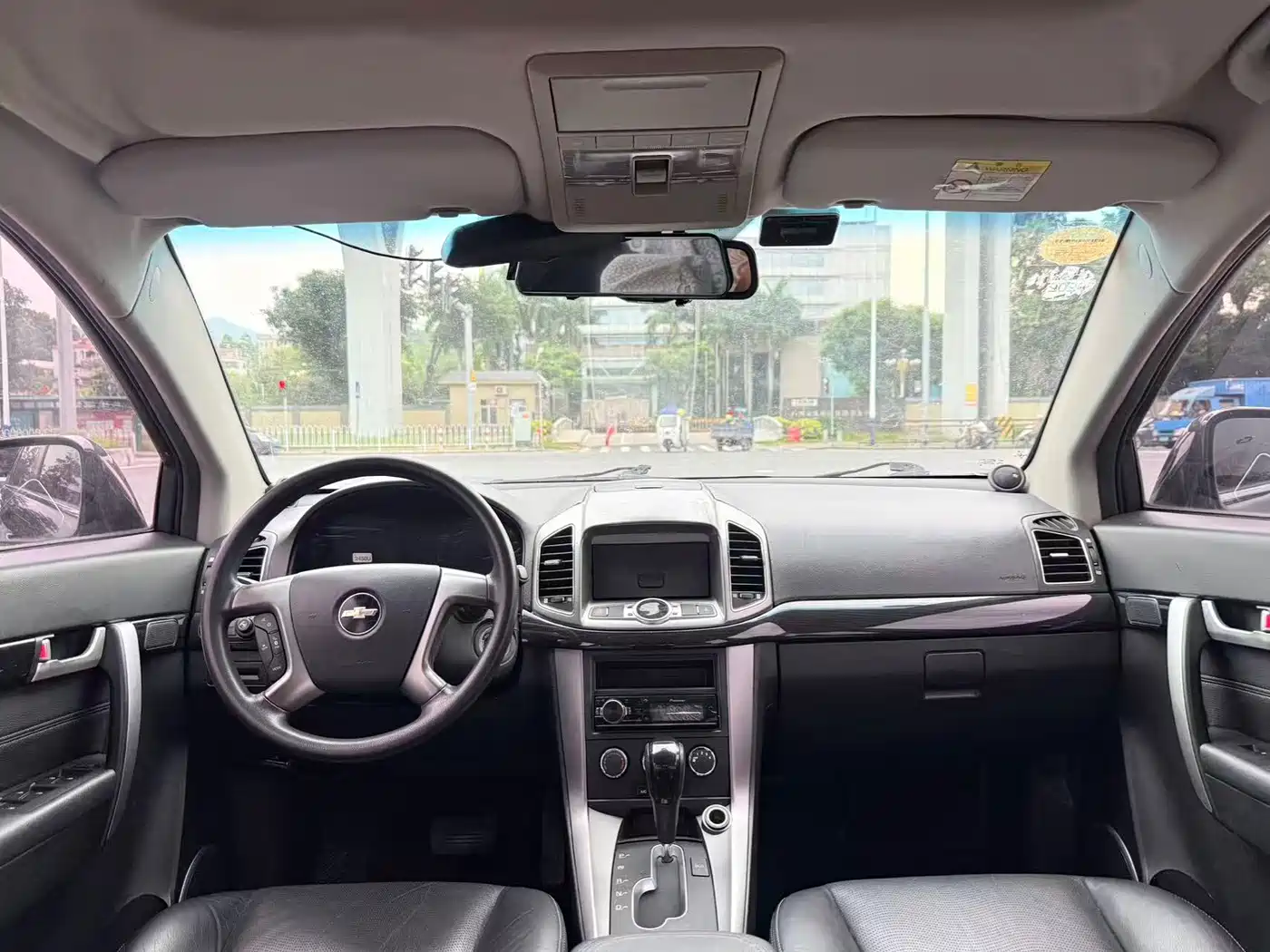 Photo 10 - Chevrolet Captiva