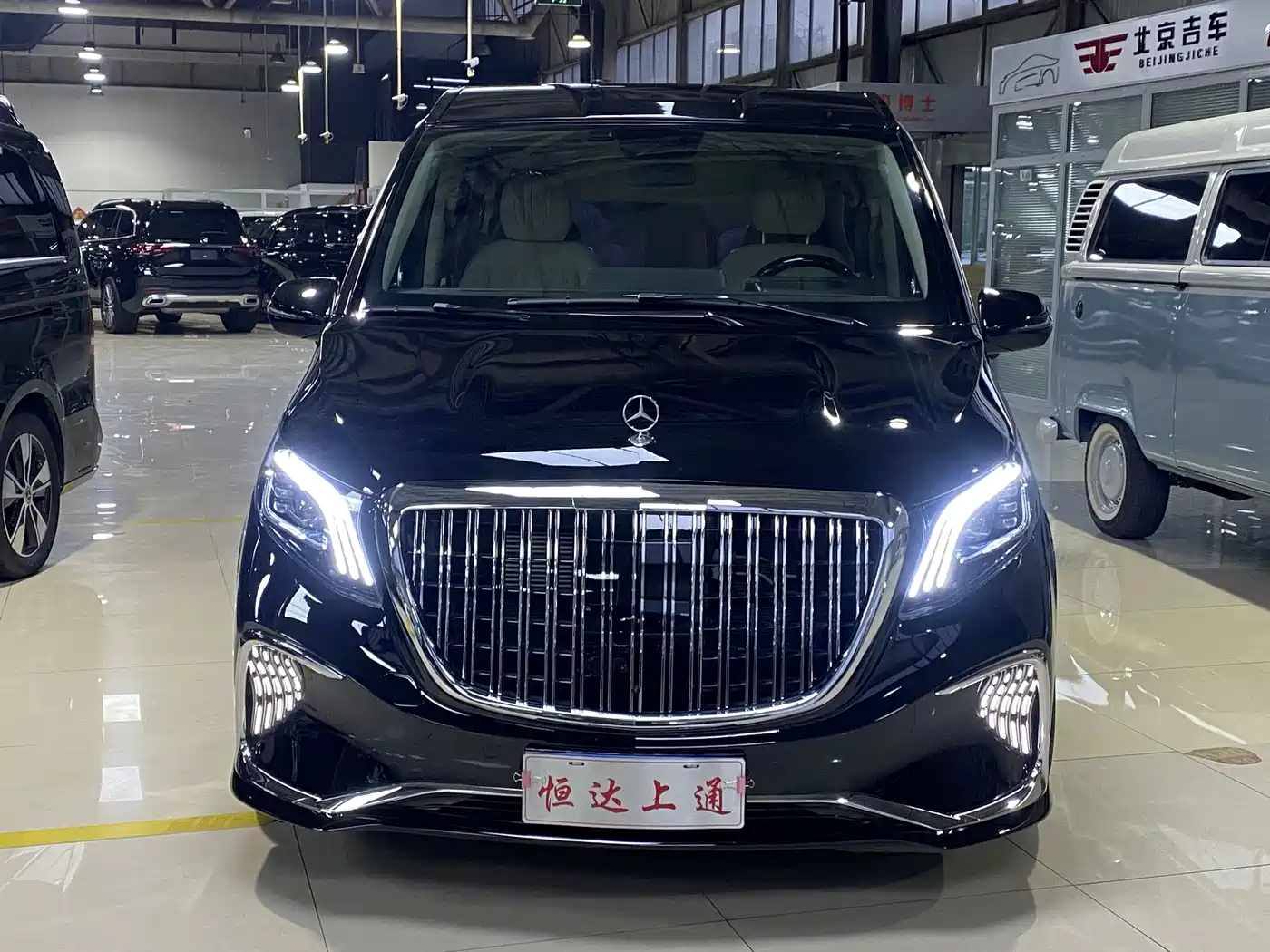 Mercedes-Benz Vito 2023 2.0T Business 7-Seater фото 2