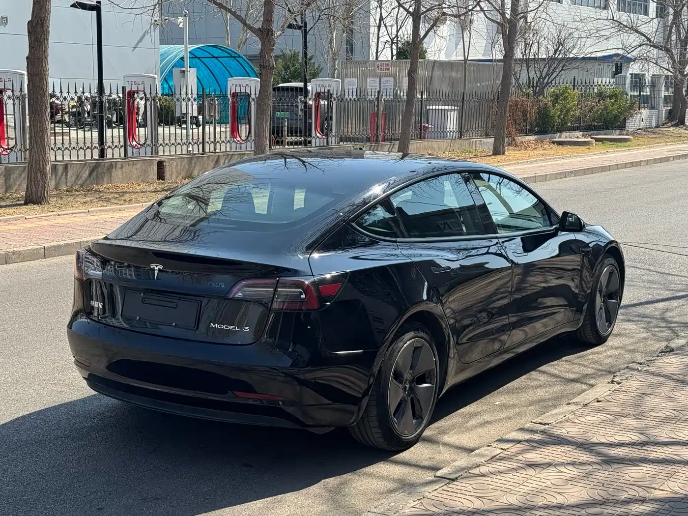 TESLA MODEL 3