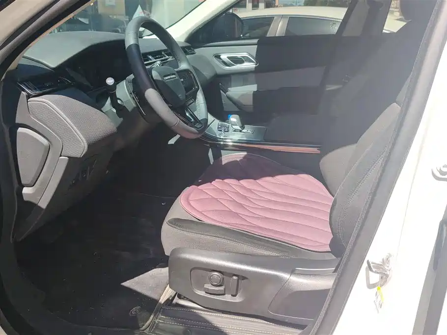 Land Rover Range Rover Velar 2024 S фото 9