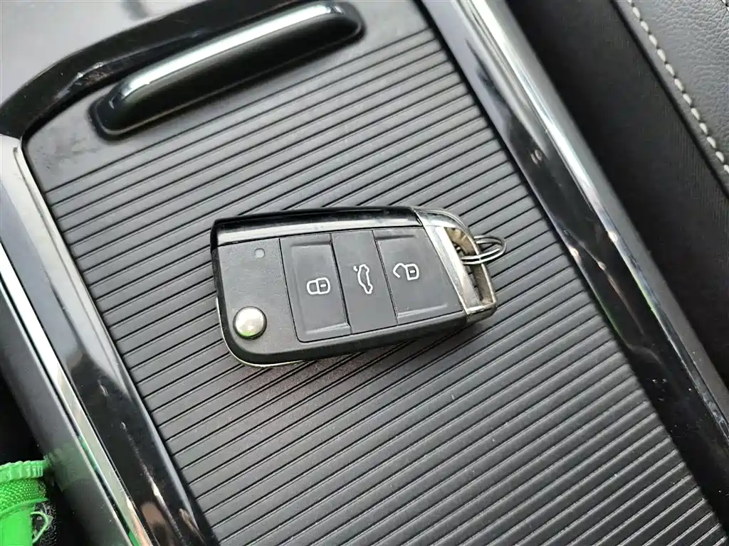 Volkswagen Passat 2017 330TSI DSG Prestige фото 9