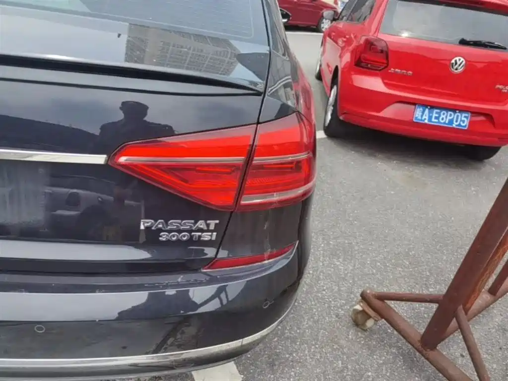 Volkswagen Passat 2015 1.8TSI DSG Elegance Edition фото 8