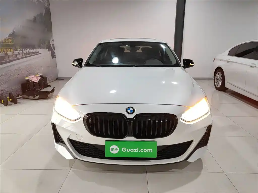 BMW 1 Series 2021 125i M Sport Black Night Edition фото 3