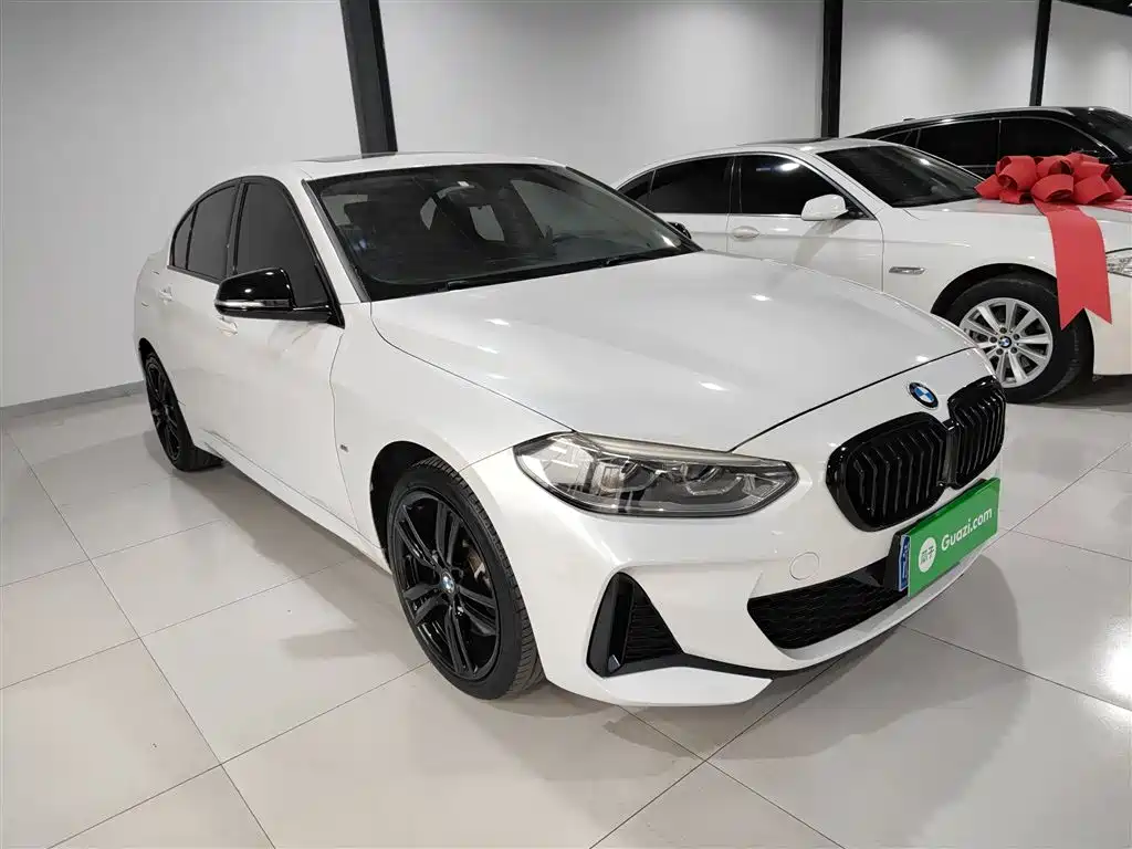 BMW 1 Series 2021 125i M Sport Black Night Edition фото 4
