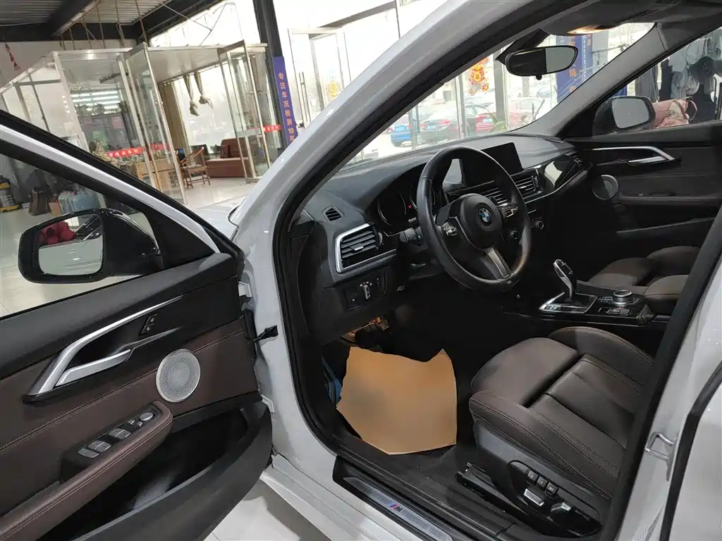 BMW 1 Series 2021 125i M Sport Black Night Edition фото 16