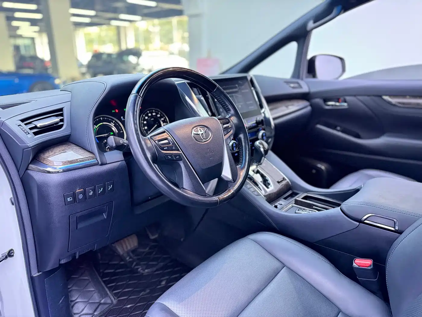 Toyota Alphard 2020 Hybrid 2.5L Premium Edition фото 5