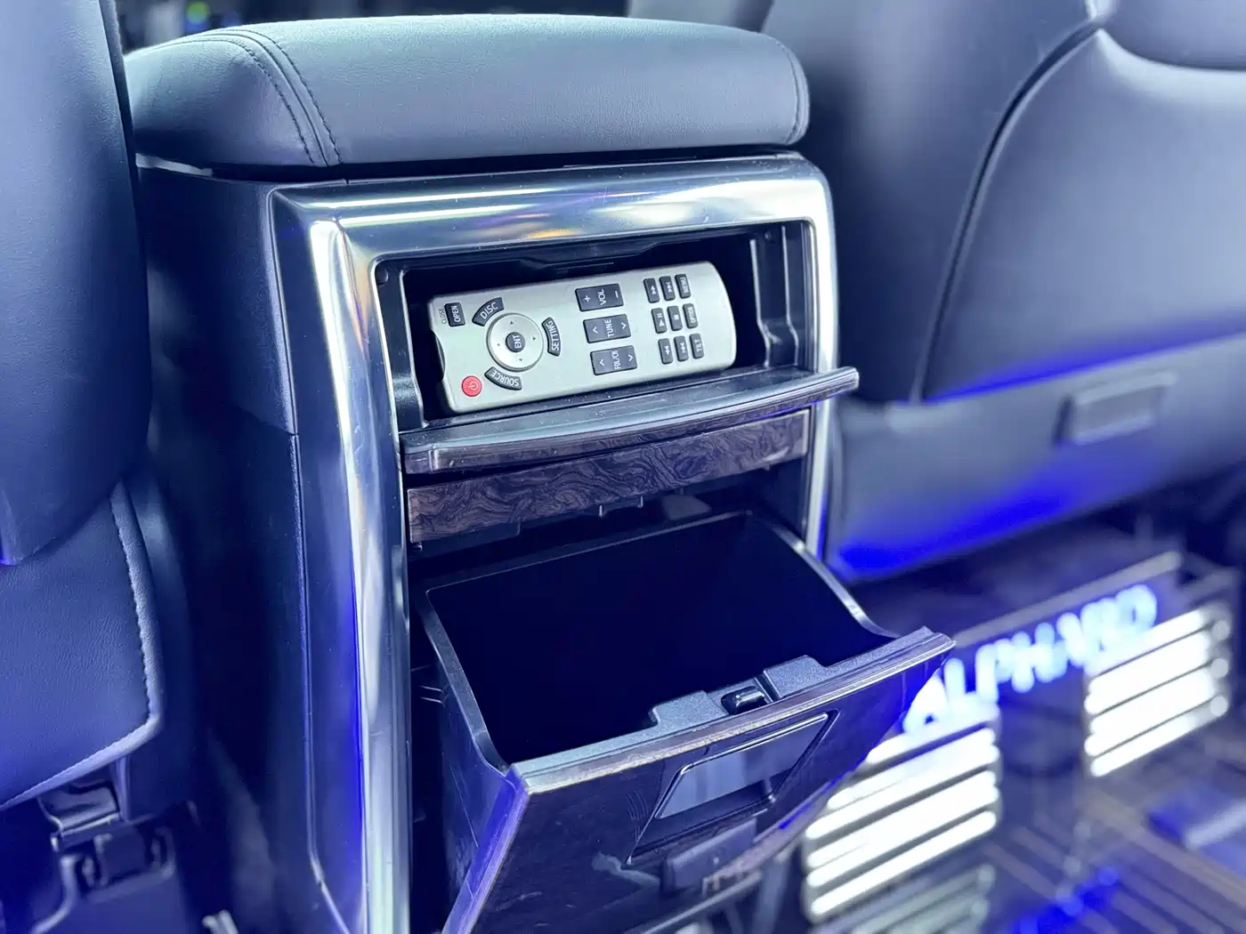 Toyota Alphard 2020 Hybrid 2.5L Premium Edition фото 15
