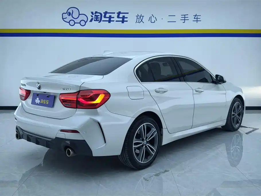 BMW 1 Series 2022 120i M Sport фото 2