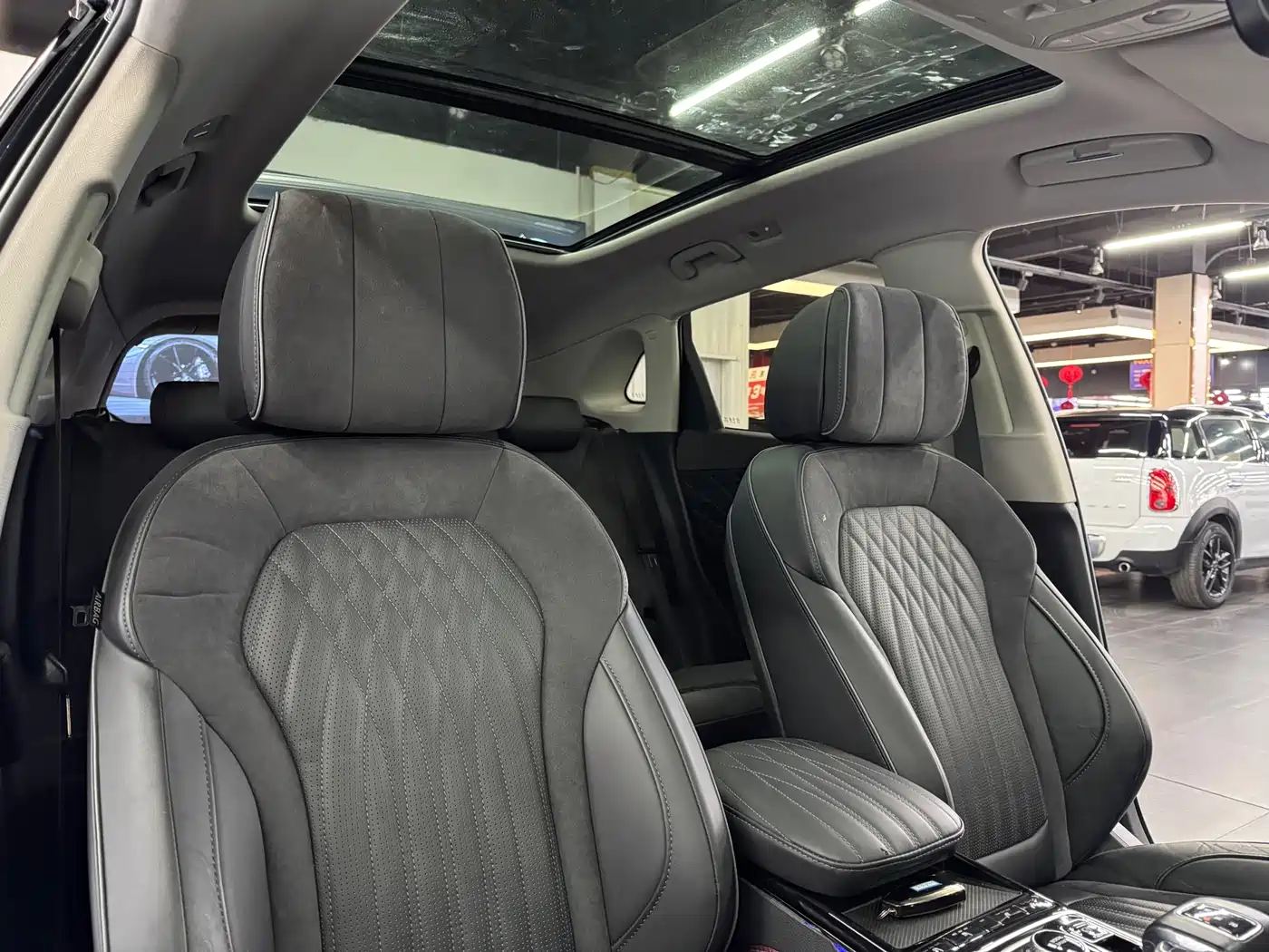 Hongqi HS5 2022 Facelift 2.0T Smart Flag Enjoyment Edition фото 11