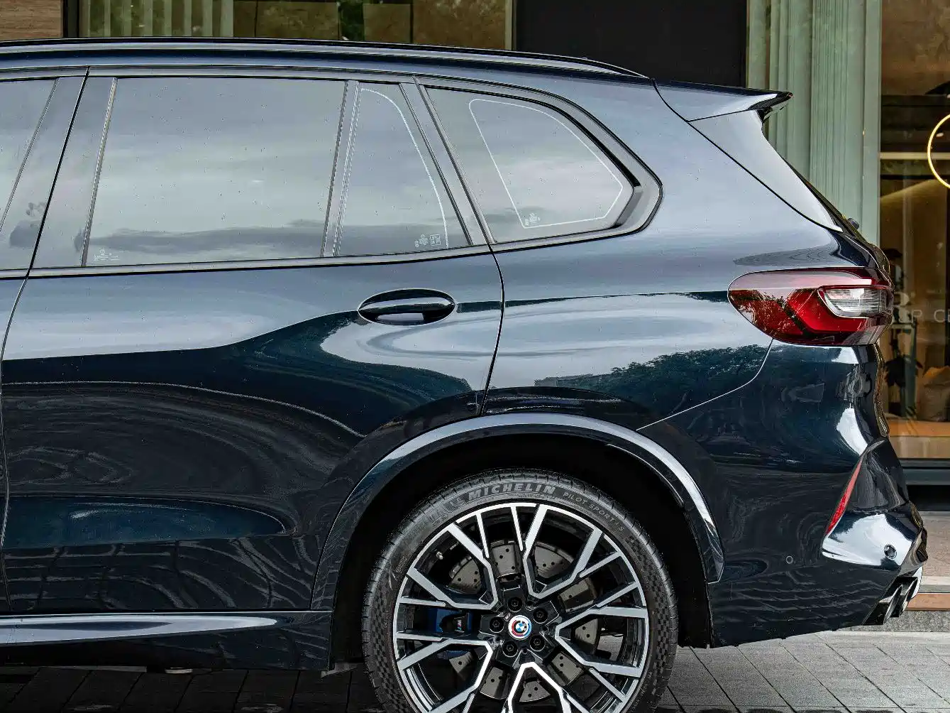 Photo 6 - BMW X5 M