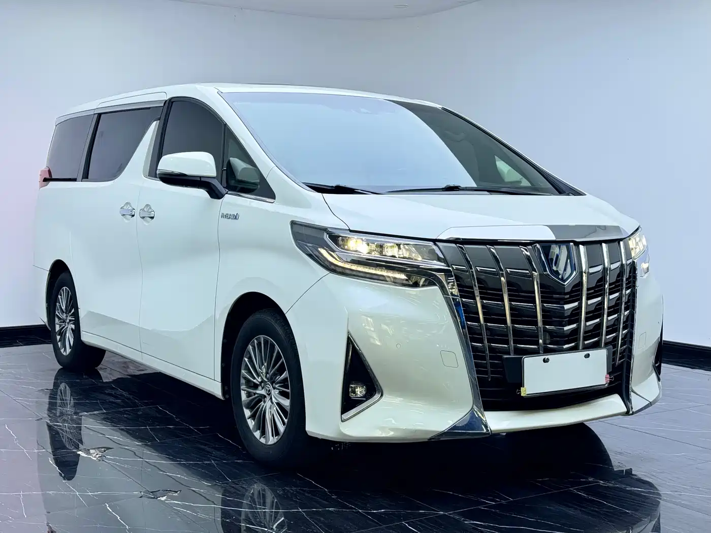 Toyota Alphard 2020 Hybrid 2.5L Premium Edition фото 3