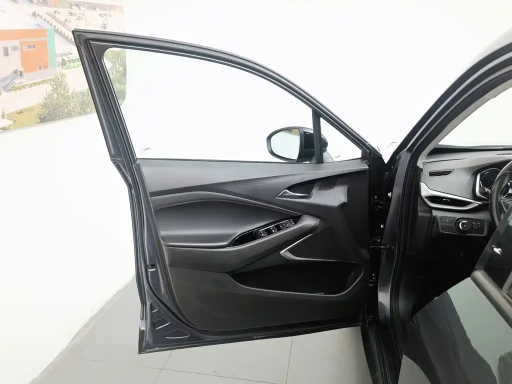 Chevrolet Volando 2023 2020 Mild Hybrid Redline 530T Automatic Premium Edition (5+2 seater)