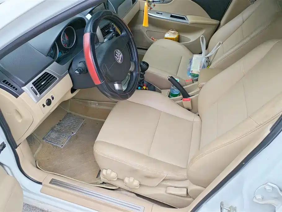 Buick Excelle 2013 1.5L Manual Classic Edition фото 9