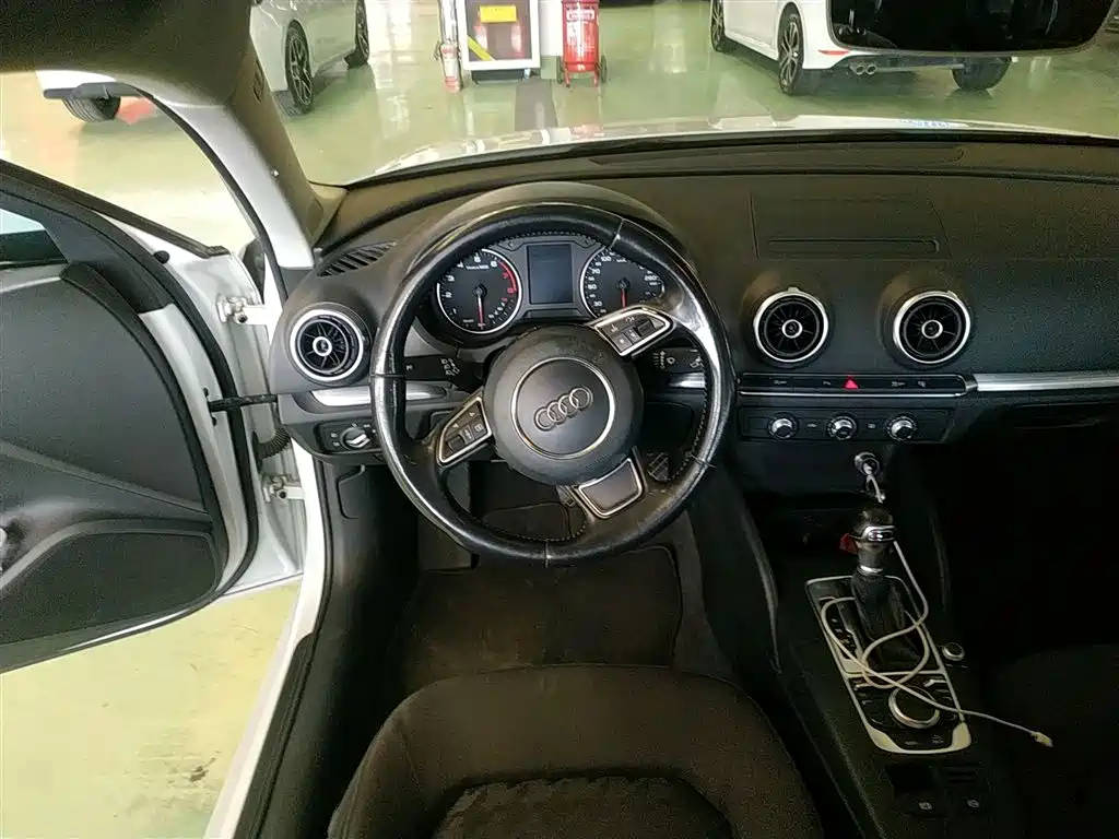 Audi A3 2016 Sportback 35 TFSI Leadership фото 7