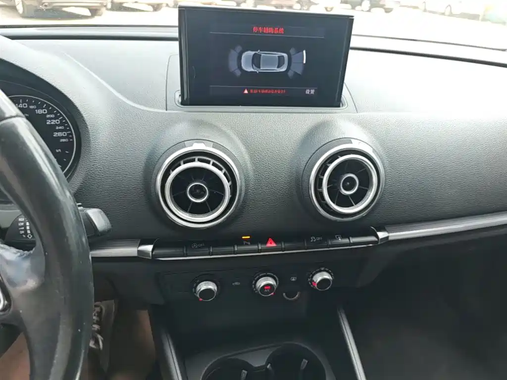 Audi A3 2016 Limousine 35 TFSI Leadership фото 10