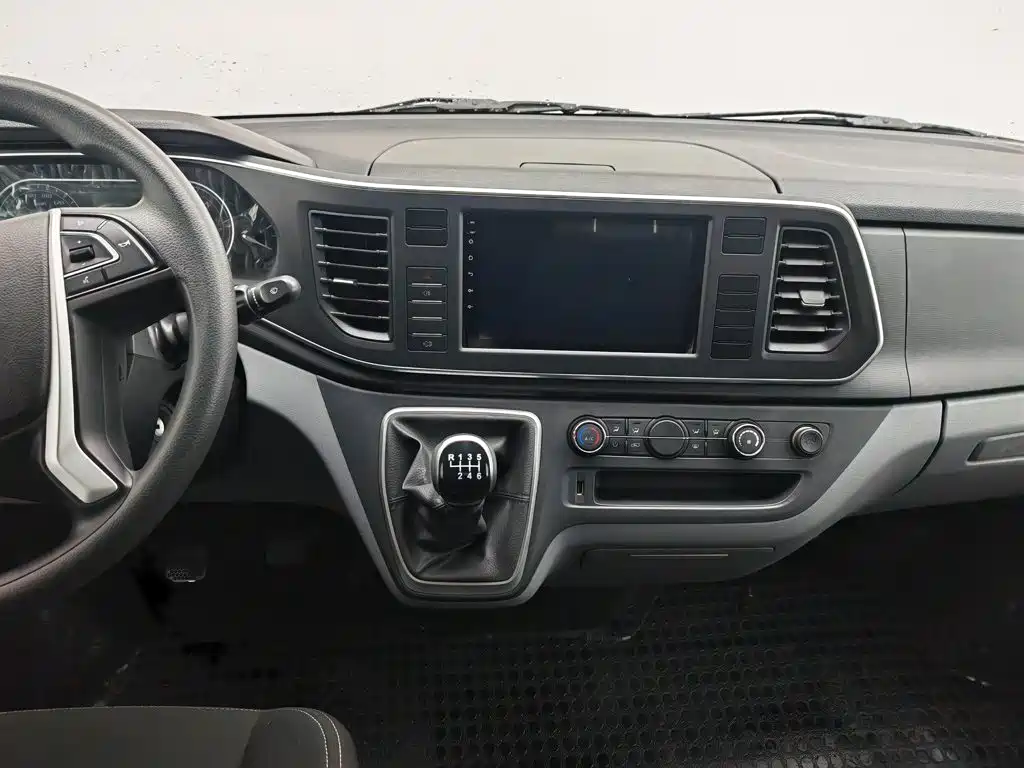 SAIC Maxus Xintu V80 2025 2024 Model Year Aoyunton Value Edition 6MT Short Wheelbase Medium Roof 127Ps 5/6-Seater