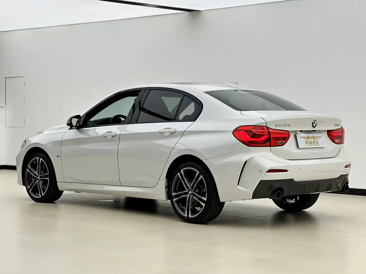 BMW 1 Series 2022 125i M Sport Shadow Edition фото 3