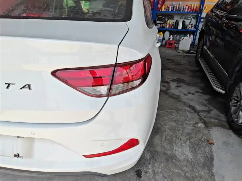Hyundai Elantra 2018 1.6L Automatic Pleasing Edition GL China VI фото 8
