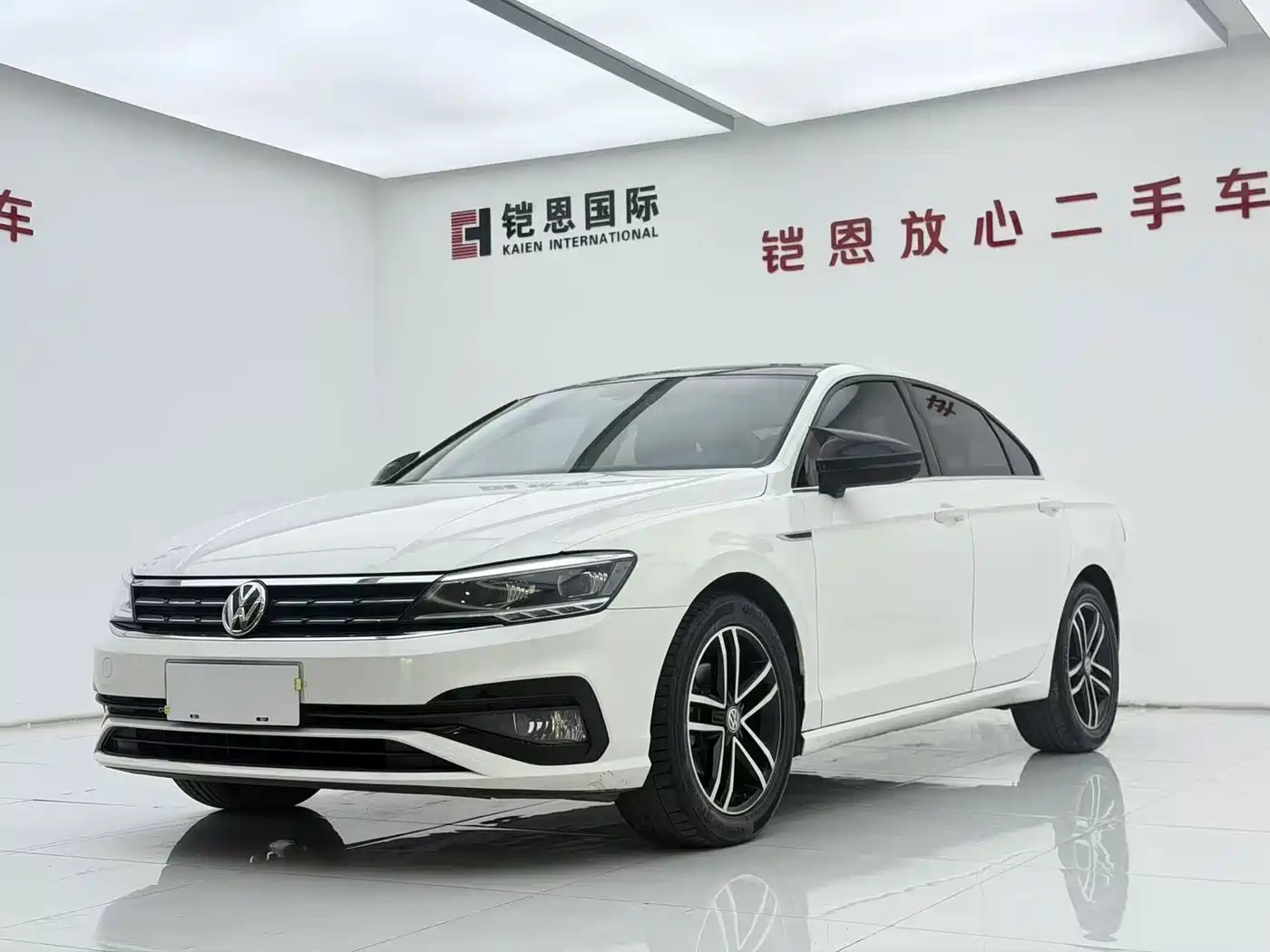 Photo 1 - Volkswagen Lamando