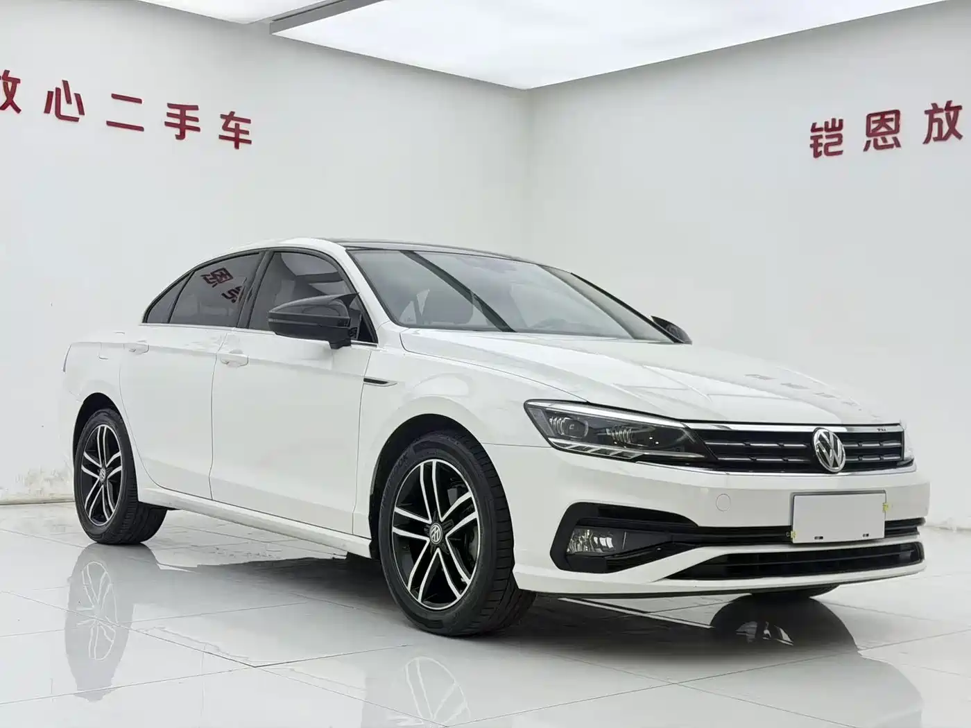 Photo 3 - Volkswagen Lamando