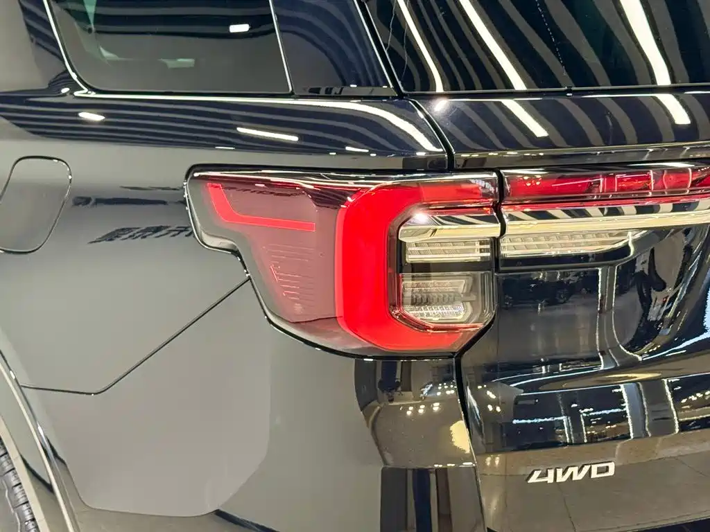 Ford Explorer 2025 2024 2.3T EcoBoost AWD Titanium Edition 6-Seater