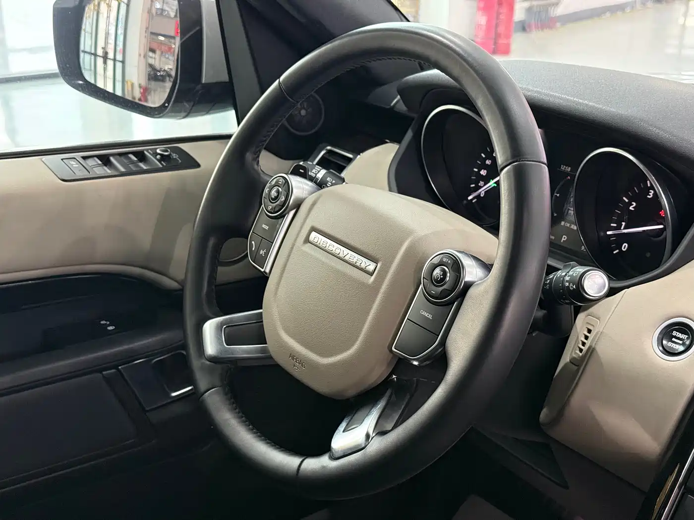 Land Rover Discovery 2018 3.0 SC V6 SE фото 15