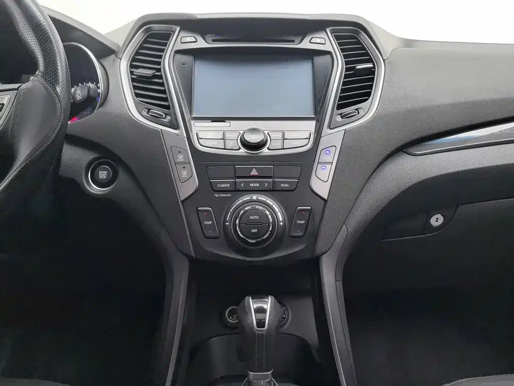 Photo 12 - Hyundai Santa Fe