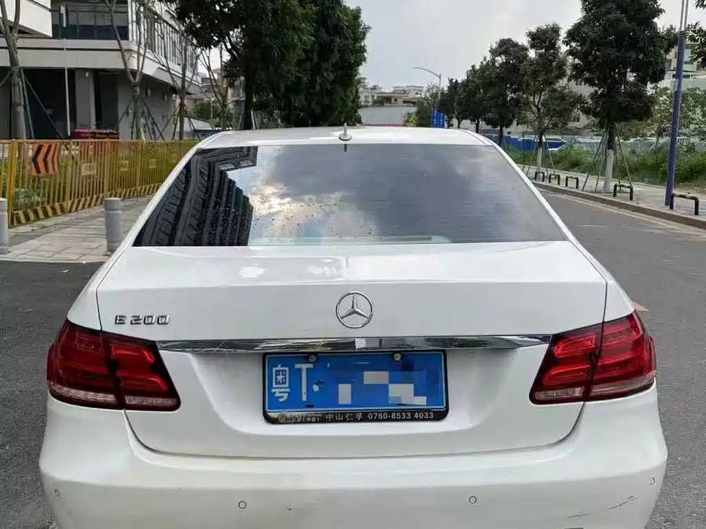 صورة 4 - Mercedes-Benz E-Class