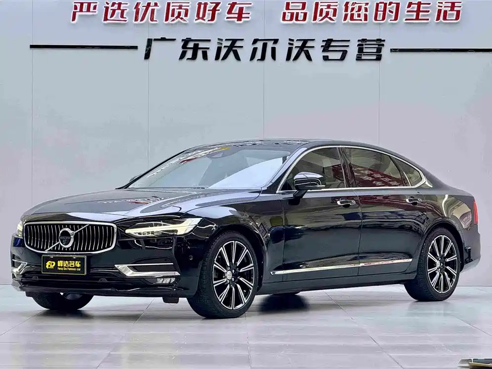 Фото 1 - Volvo S90