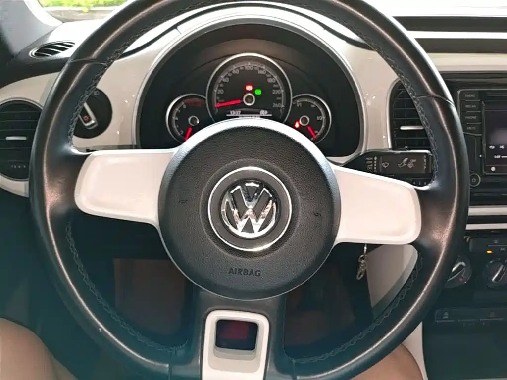 Volkswagen Beetle 2017 180TSI Enjoy фото 11