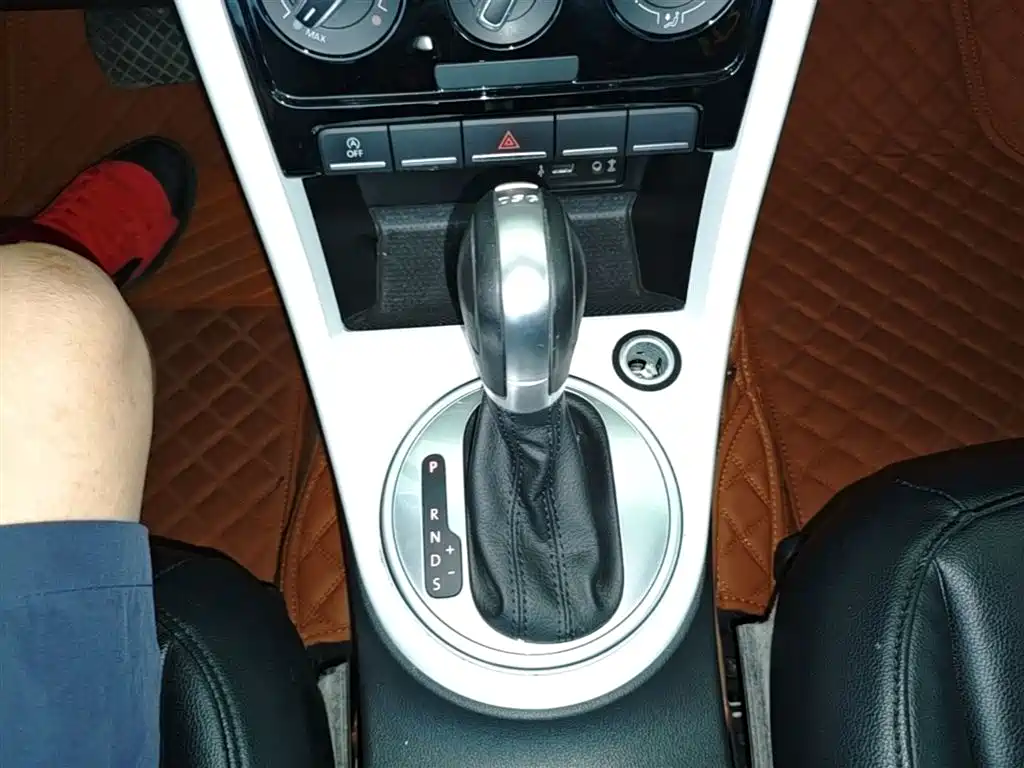 Volkswagen Beetle 2017 180TSI Enjoy фото 14