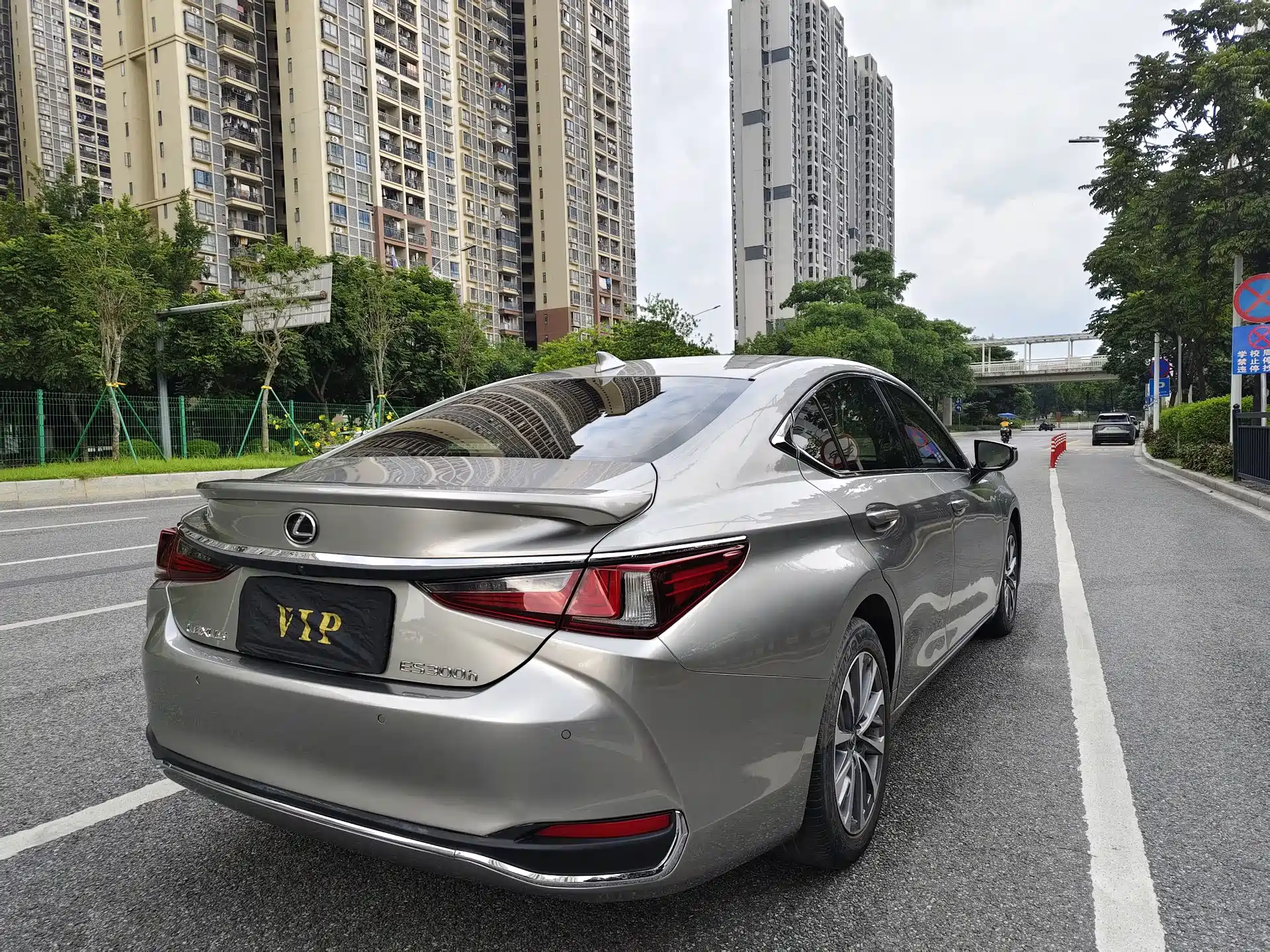 Фото 4 - Lexus ES
