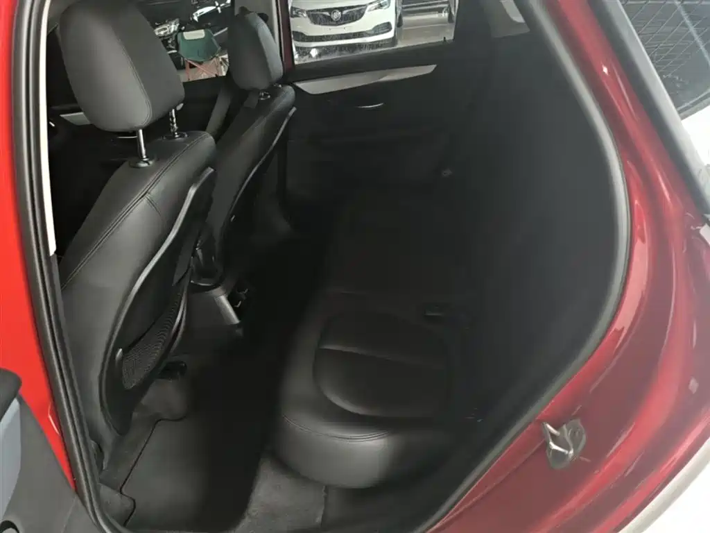 BMW 2 Series Touring 2016 218i Leading фото 17